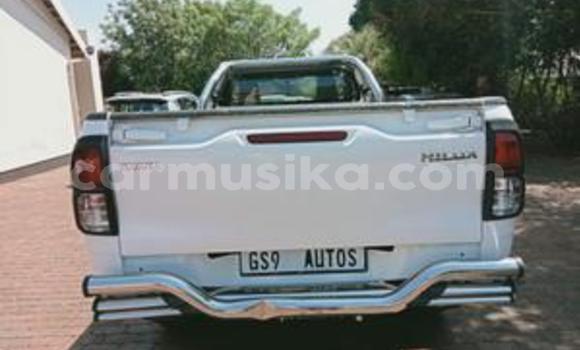 Buy Used Toyota Hilux White Car in Beitbridge in Matabeleland South Buy Used Toyota Hilux White Car in Beitbridge in Matabeleland South