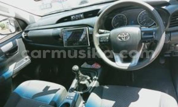Buy Used Toyota Hilux White Car in Beitbridge in Matabeleland South Buy Used Toyota Hilux White Car in Beitbridge in Matabeleland South