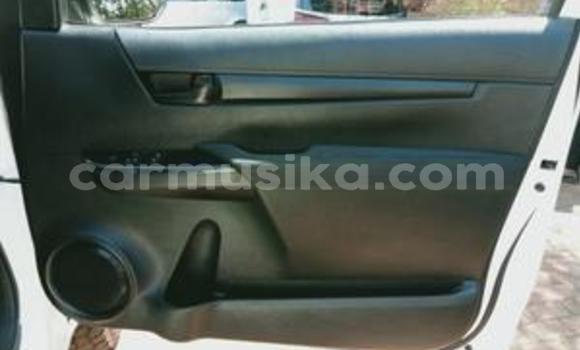 Buy Used Toyota Hilux White Car in Beitbridge in Matabeleland South Buy Used Toyota Hilux White Car in Beitbridge in Matabeleland South