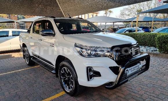 Buy Used Toyota Hilux White Car in Beitbridge in Matabeleland South Buy Used Toyota Hilux White Car in Beitbridge in Matabeleland South