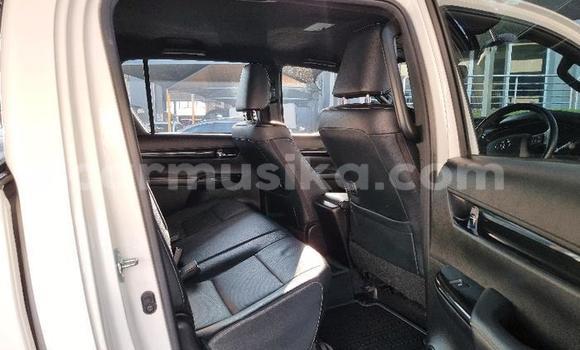 Buy Used Toyota Hilux White Car in Beitbridge in Matabeleland South Buy Used Toyota Hilux White Car in Beitbridge in Matabeleland South