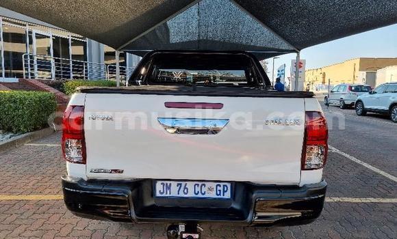 Buy Used Toyota Hilux White Car in Beitbridge in Matabeleland South Buy Used Toyota Hilux White Car in Beitbridge in Matabeleland South