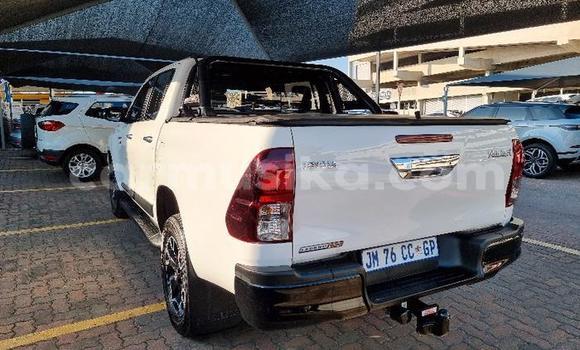 Buy Used Toyota Hilux White Car in Beitbridge in Matabeleland South Buy Used Toyota Hilux White Car in Beitbridge in Matabeleland South