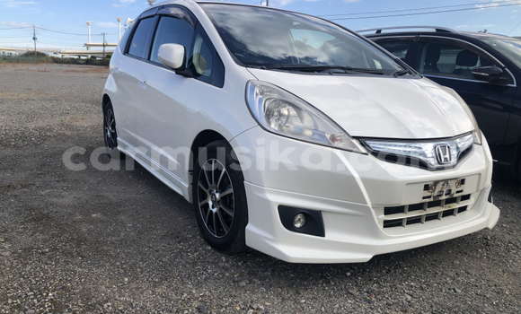 Nunua Ilio tumika Honda Fit Nyeupe Gari ndani ya Beitbridge nchini Matabeleland Kusini Nunua Ilio tumika Honda Fit Nyeupe Gari ndani ya Beitbridge nchini Matabeleland Kusini