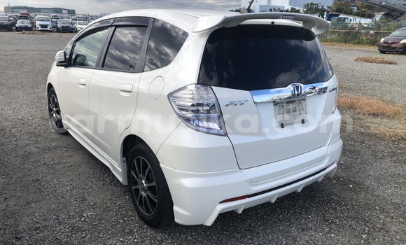 Acheter Occasion Voiture Honda Fit Blanc à Beitbridge, Matabeleland South Acheter Occasion Voiture Honda Fit Blanc à Beitbridge, Matabeleland South