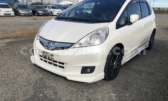 Acheter Occasion Voiture Honda Fit Blanc à Beitbridge, Matabeleland South Acheter Occasion Voiture Honda Fit Blanc à Beitbridge, Matabeleland South