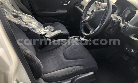 Acheter Occasion Voiture Honda Fit Blanc à Beitbridge, Matabeleland South Acheter Occasion Voiture Honda Fit Blanc à Beitbridge, Matabeleland South