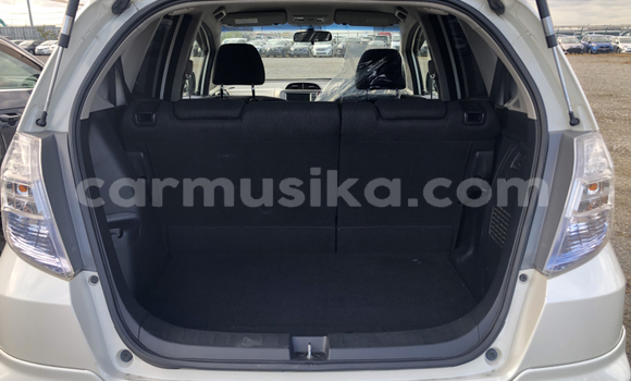 Acheter Occasion Voiture Honda Fit Blanc à Beitbridge, Matabeleland South Acheter Occasion Voiture Honda Fit Blanc à Beitbridge, Matabeleland South