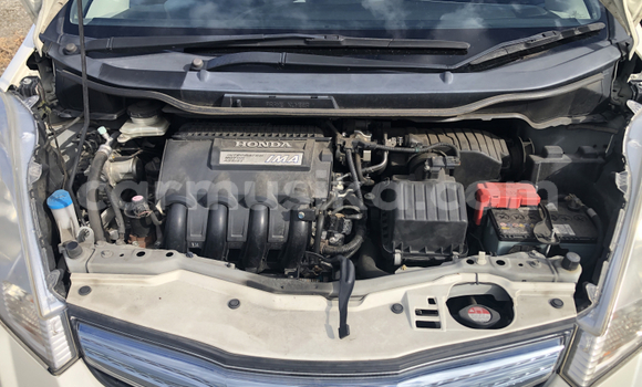 Acheter Occasion Voiture Honda Fit Blanc à Beitbridge, Matabeleland South Acheter Occasion Voiture Honda Fit Blanc à Beitbridge, Matabeleland South