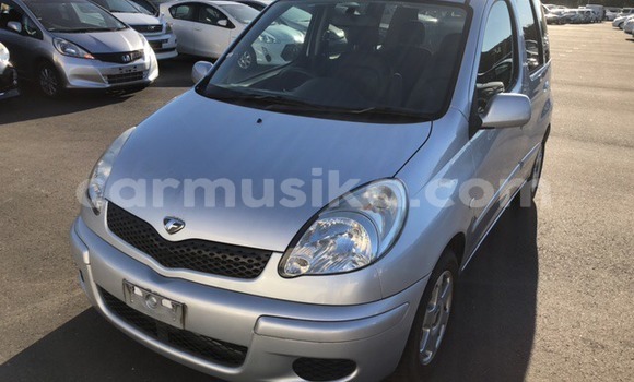 Nunua Ilio tumika Toyota FunCargo Fedha Gari ndani ya Beitbridge nchini Matabeleland Kusini