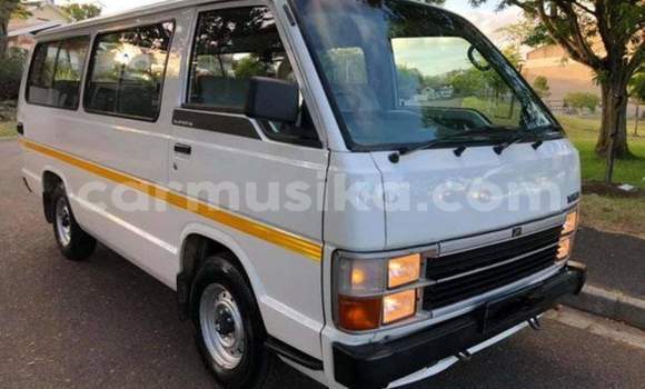 Nunua Ilio tumika Toyota Hiace Nyeupe Gari ndani ya Beitbridge nchini Matabeleland Kusini Nunua Ilio tumika Toyota Hiace Nyeupe Gari ndani ya Beitbridge nchini Matabeleland Kusini