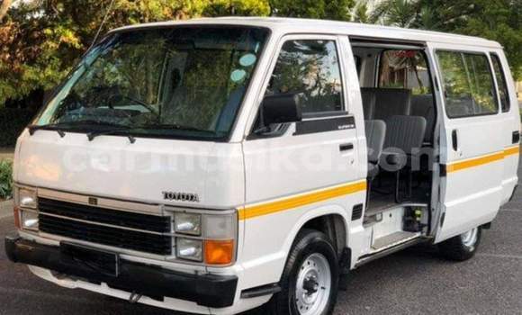 Nunua Ilio tumika Toyota Hiace Nyeupe Gari ndani ya Beitbridge nchini Matabeleland Kusini Nunua Ilio tumika Toyota Hiace Nyeupe Gari ndani ya Beitbridge nchini Matabeleland Kusini