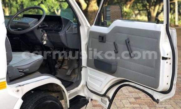 Nunua Ilio tumika Toyota Hiace Nyeupe Gari ndani ya Beitbridge nchini Matabeleland Kusini Nunua Ilio tumika Toyota Hiace Nyeupe Gari ndani ya Beitbridge nchini Matabeleland Kusini