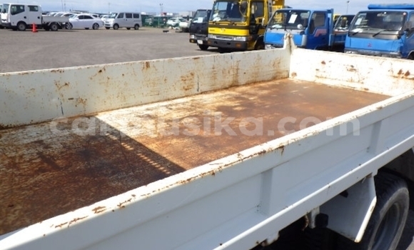 Buy Used Toyota Dyna White Truck in Beitbridge in Matabeleland South Buy Used Toyota Dyna White Truck in Beitbridge in Matabeleland South