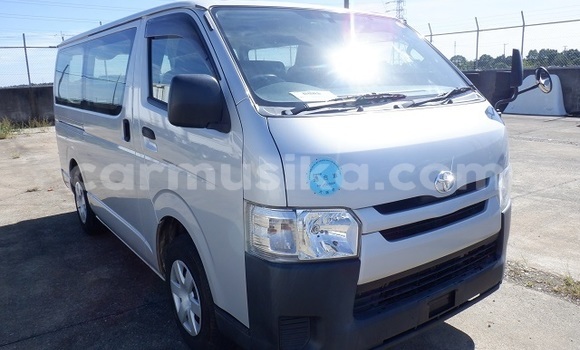 Nunua Ilio tumika Toyota Hiace Fedha Gari ndani ya Beitbridge nchini Matabeleland Kusini Nunua Ilio tumika Toyota Hiace Fedha Gari ndani ya Beitbridge nchini Matabeleland Kusini