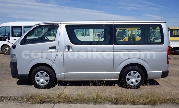 Nunua Ilio tumika Toyota Hiace Fedha Gari ndani ya Beitbridge nchini Matabeleland Kusini Nunua Ilio tumika Toyota Hiace Fedha Gari ndani ya Beitbridge nchini Matabeleland Kusini