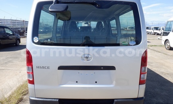 Nunua Ilio tumika Toyota Hiace Fedha Gari ndani ya Beitbridge nchini Matabeleland Kusini Nunua Ilio tumika Toyota Hiace Fedha Gari ndani ya Beitbridge nchini Matabeleland Kusini