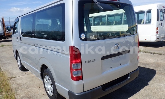 Nunua Ilio tumika Toyota Hiace Fedha Gari ndani ya Beitbridge nchini Matabeleland Kusini Nunua Ilio tumika Toyota Hiace Fedha Gari ndani ya Beitbridge nchini Matabeleland Kusini