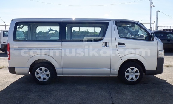 Nunua Ilio tumika Toyota Hiace Fedha Gari ndani ya Beitbridge nchini Matabeleland Kusini Nunua Ilio tumika Toyota Hiace Fedha Gari ndani ya Beitbridge nchini Matabeleland Kusini