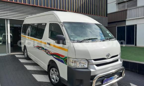 Buy Used Toyota Hiace White Car in Beitbridge in Matabeleland South