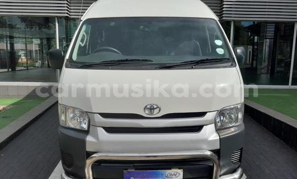 Buy Used Toyota Hiace White Car in Beitbridge in Matabeleland South Buy Used Toyota Hiace White Car in Beitbridge in Matabeleland South