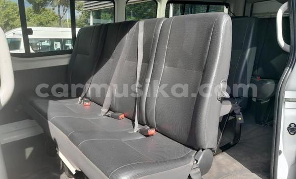 Buy Used Toyota Hiace White Car in Beitbridge in Matabeleland South Buy Used Toyota Hiace White Car in Beitbridge in Matabeleland South