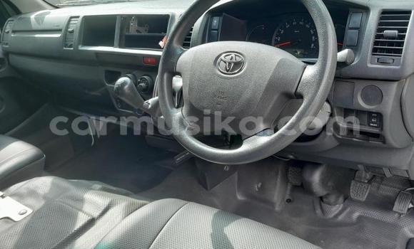 Buy Used Toyota Hiace White Car in Beitbridge in Matabeleland South Buy Used Toyota Hiace White Car in Beitbridge in Matabeleland South