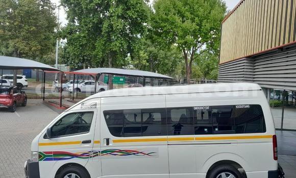 Buy Used Toyota Hiace White Car in Beitbridge in Matabeleland South Buy Used Toyota Hiace White Car in Beitbridge in Matabeleland South