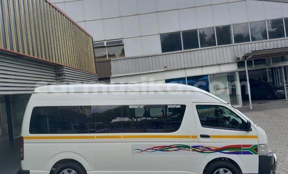 Buy Used Toyota Hiace White Car in Beitbridge in Matabeleland South Buy Used Toyota Hiace White Car in Beitbridge in Matabeleland South