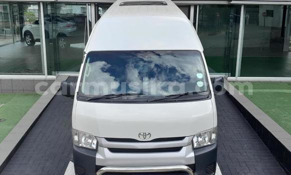 Buy Used Toyota Hiace White Car in Beitbridge in Matabeleland South Buy Used Toyota Hiace White Car in Beitbridge in Matabeleland South