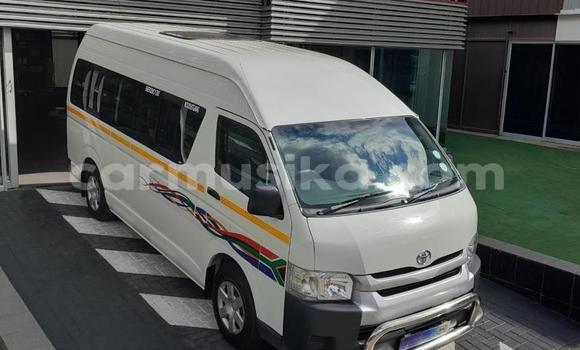 Buy Used Toyota Hiace White Car in Beitbridge in Matabeleland South Buy Used Toyota Hiace White Car in Beitbridge in Matabeleland South