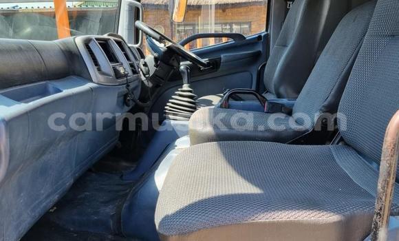 Nunua Ilio tumika Hino Ranger Nyeupe Lori ndani ya Beitbridge nchini Matabeleland Kusini Nunua Ilio tumika Hino Ranger Nyeupe Lori ndani ya Beitbridge nchini Matabeleland Kusini