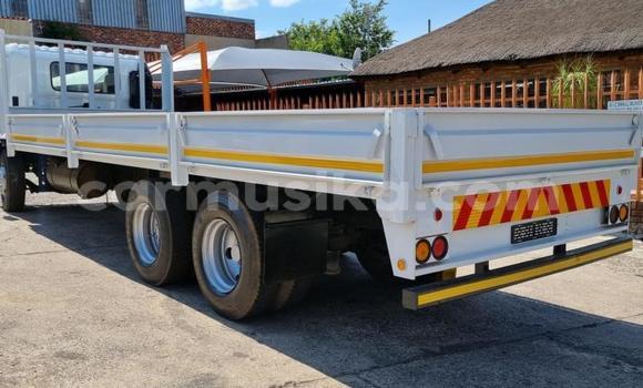 Nunua Ilio tumika Hino Ranger Nyeupe Lori ndani ya Beitbridge nchini Matabeleland Kusini Nunua Ilio tumika Hino Ranger Nyeupe Lori ndani ya Beitbridge nchini Matabeleland Kusini