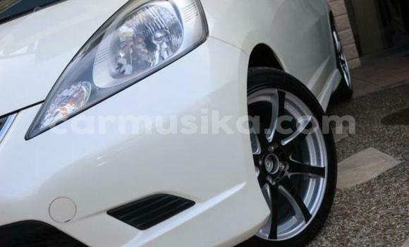 Nunua Ilio tumika Honda Fit Nyeupe Gari ndani ya Beitbridge nchini Matabeleland Kusini Nunua Ilio tumika Honda Fit Nyeupe Gari ndani ya Beitbridge nchini Matabeleland Kusini