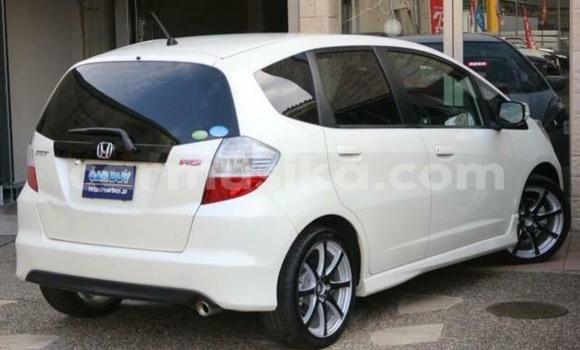 Nunua Ilio tumika Honda Fit Nyeupe Gari ndani ya Beitbridge nchini Matabeleland Kusini Nunua Ilio tumika Honda Fit Nyeupe Gari ndani ya Beitbridge nchini Matabeleland Kusini