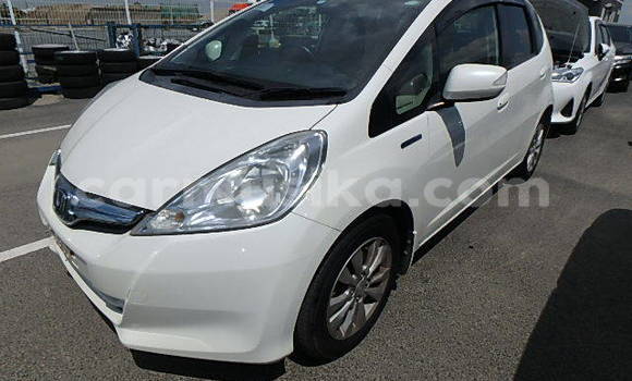 Acheter Occasion Voiture Honda Fit Blanc à Beitbridge, Matabeleland South