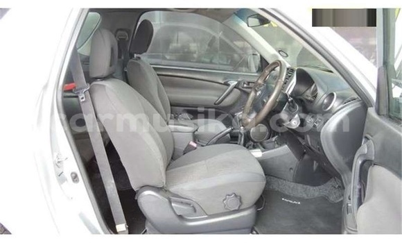 Acheter Occasion Voiture Toyota RAV4 Gris à Beitbridge, Matabeleland South Acheter Occasion Voiture Toyota RAV4 Gris à Beitbridge, Matabeleland South