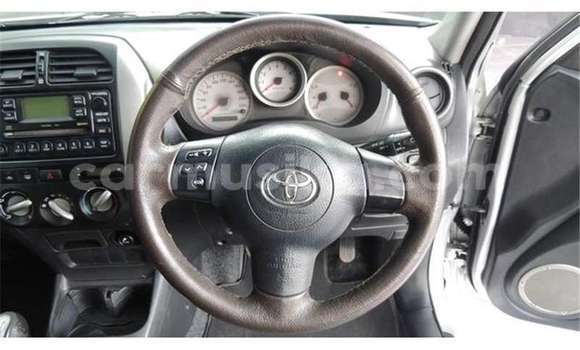 Acheter Occasion Voiture Toyota RAV4 Gris à Beitbridge, Matabeleland South Acheter Occasion Voiture Toyota RAV4 Gris à Beitbridge, Matabeleland South