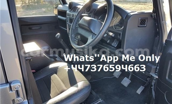 Nunua Ilio tumika Land Rover Defender Fedha Gari ndani ya Harare nchini Harare Nunua Ilio tumika Land Rover Defender Fedha Gari ndani ya Harare nchini Harare