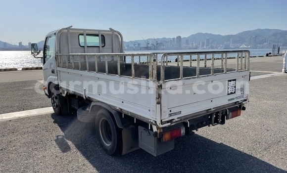 Tenga Tsaru Toyota Dyna Chena Mota in Beitbridge in Matabeleland South Tenga Tsaru Toyota Dyna Chena Mota in Beitbridge in Matabeleland South