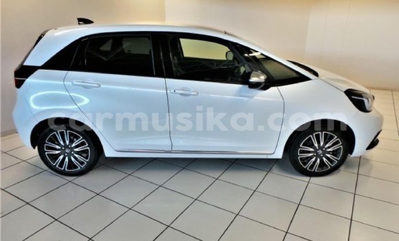 Acheter Occasion Voiture Honda Fit Blanc à Beitbridge, Matabeleland South Acheter Occasion Voiture Honda Fit Blanc à Beitbridge, Matabeleland South