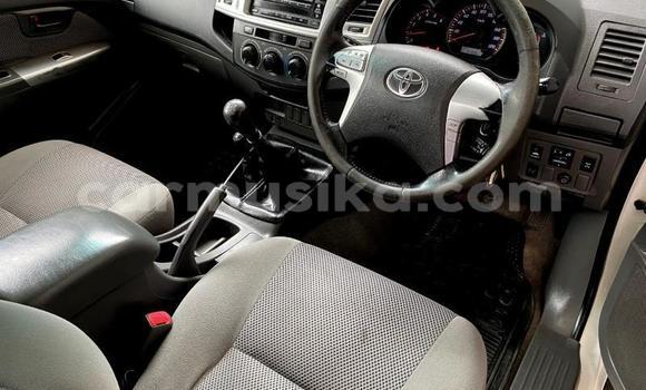 Acheter Occasion Voiture Toyota Hilux Blanc à Beitbridge, Matabeleland South Acheter Occasion Voiture Toyota Hilux Blanc à Beitbridge, Matabeleland South