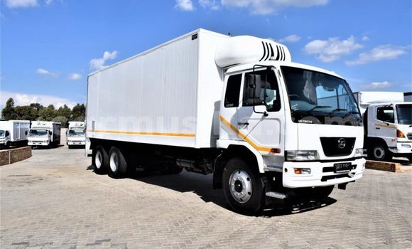 Nunua Ilio tumika Nissan UD Nyeupe Lori ndani ya Beitbridge nchini Matabeleland Kusini