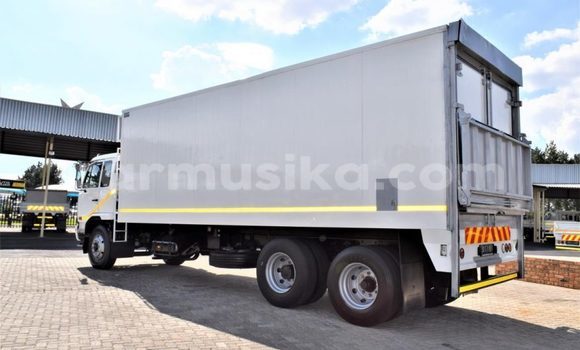 Acheter Occasion Utilitaire Nissan UD Blanc à Beitbridge, Matabeleland South Acheter Occasion Utilitaire Nissan UD Blanc à Beitbridge, Matabeleland South