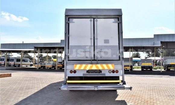 Acheter Occasion Utilitaire Nissan UD Blanc à Beitbridge, Matabeleland South Acheter Occasion Utilitaire Nissan UD Blanc à Beitbridge, Matabeleland South