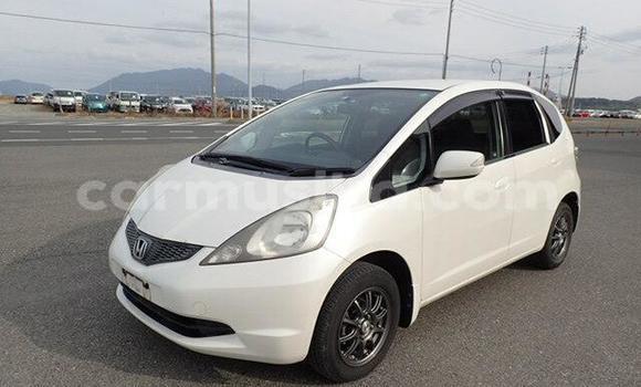 Buy Used Honda Fit White Car in Beitbridge in Matabeleland South