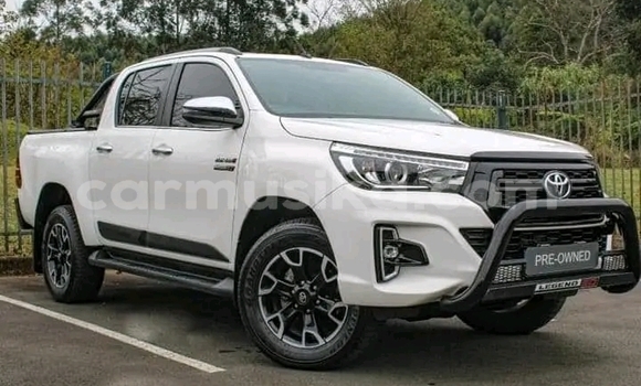 Buy Used Toyota Hilux White Car in Beitbridge in Matabeleland South