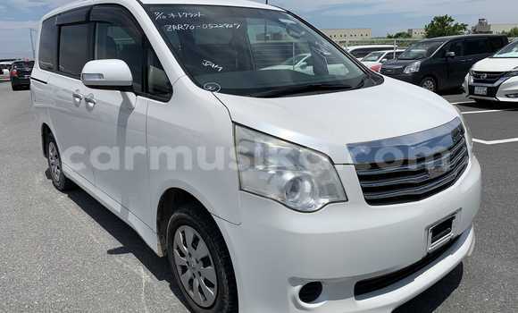 Buy Used Toyota Noah Silver Car in Beitbridge in Matabeleland South