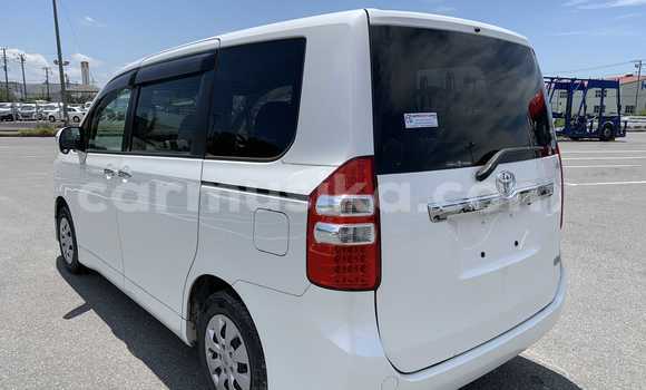 Buy Used Toyota Noah Silver Car in Beitbridge in Matabeleland South Buy Used Toyota Noah Silver Car in Beitbridge in Matabeleland South