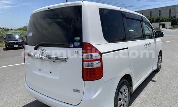 Buy Used Toyota Noah Silver Car in Beitbridge in Matabeleland South Buy Used Toyota Noah Silver Car in Beitbridge in Matabeleland South